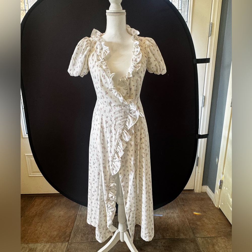 Elegant White Floral Dress Lina House of CB Small - Picture 10 of 12